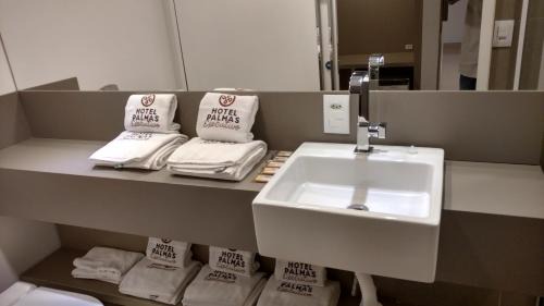 Family Room with 1 Queen Bed and 3 Single Beds