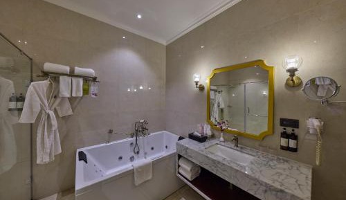 Royal Maharajah Suite with Jacuzzi and Balcony (Complimentary Hi Tea )