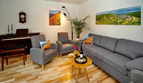 Three-Bedroom Apartment with Bathroom