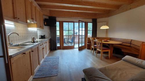 Apartment with Mountain View