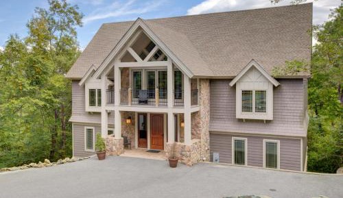 Ten-Bedroom Holiday Home