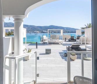 Twin Room with Sea View and Direct Access to Solarium