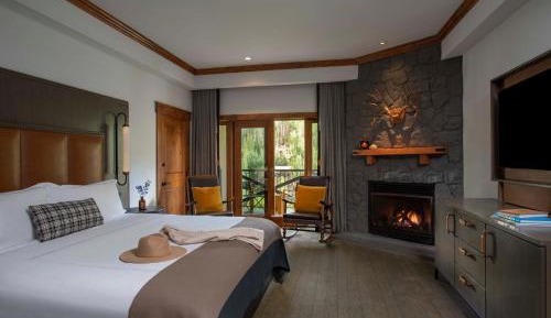 King Studio with Fireplace