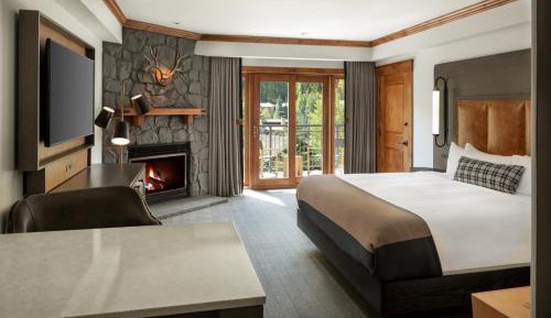 Deluxe King Room with Fireplace