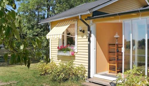 One-Bedroom Holiday Home