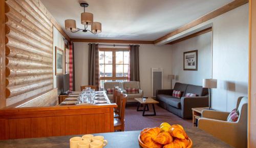 Three-Bedroom Duplex Apartment with Balcony - access to the outdoor pool (8 People)