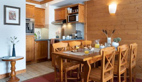 Two-Bedroom Superior Apartment with Balcony - access to the intdoor pool (6 People)