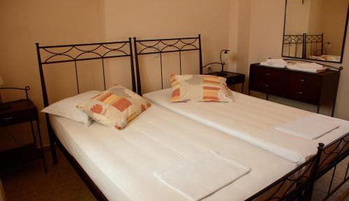 Studio (2-4 Adults)