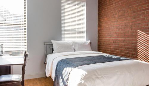 Standard Queen Room