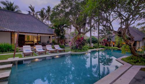 Four-Bedroom Villa with Private Pool and Garden View (2 minutes walk from beach)