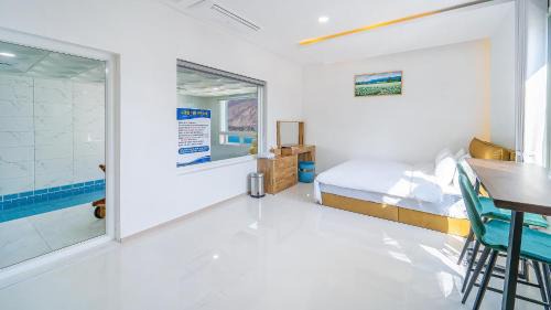 Studio 3