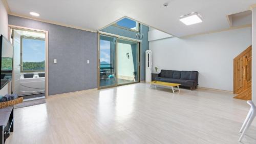 Studio 2