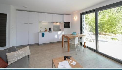 Garden Level One-Bedroom Apartment with Spa - Ciel