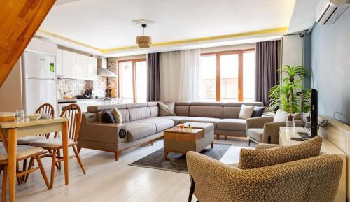 Two-Bedroom Deluxe Apartment with Balcony