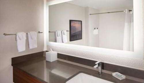 Queen Room with Two Queen Beds - Hearing Accessible