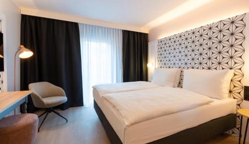 Standard Queen Room