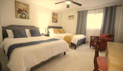 Quadruple Room with Private Bathroom