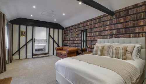 Deluxe Family Suite