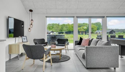 Seven-Bedroom Holiday Home