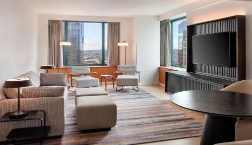 High Floor One Bedroom Suite, High Floor, Suite, 1 King, Sofa bed