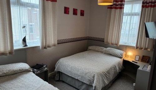 Family Room (2 Adults + 1 Child)