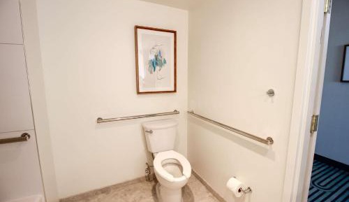 King Room with Bath Tub and River View - Disability Access