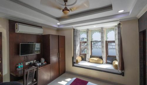 Deluxe Double or Twin Room with Lake View