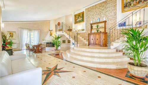 Five-Bedroom Holiday Home