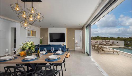 Three-Bedroom Holiday Home 