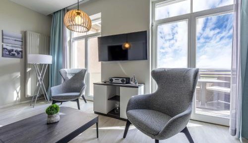 Apartment with Lake View