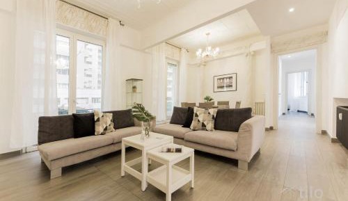 Four-Bedroom Apartment with Balcony 