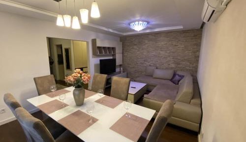 Three-Bedroom Deluxe Apartment