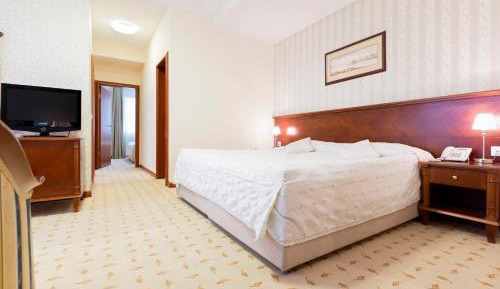 Two-Bedroom Suite  with Free Parking