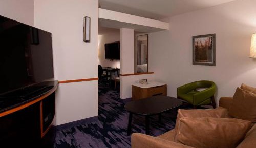 King Studio with Sofa Bed and Adapted Tub - Mobility and Hearing Accessible