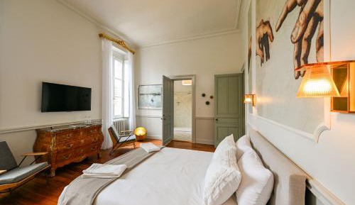 Deluxe King Suite