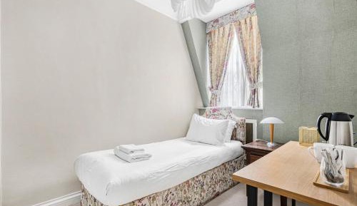Single Room with Shared Bathroom