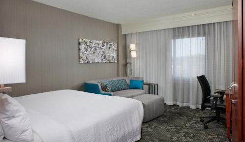 King Room with Sofa Bed and Adapted Tub - Mobility and Hearing Accessible