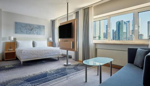 Deluxe King Room with Skyline View