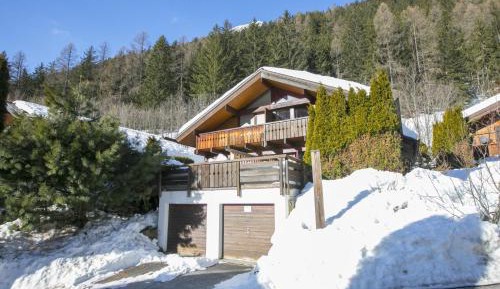 Apartment with Mountain View