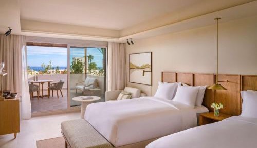 Fairmont Poolside 2 Queen with Terrace, Beach Access, Kids and Teens Club