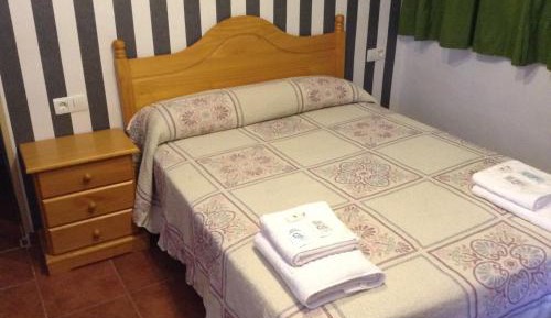 Double or Twin Room with Shared Bathroom