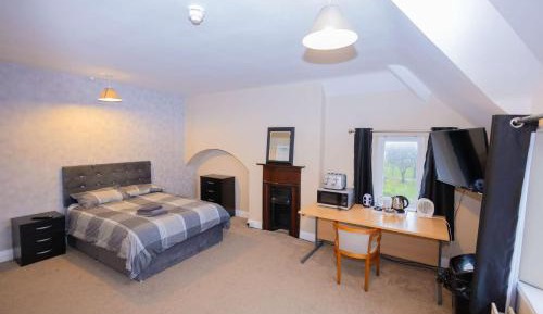 Queen Room with Shared Bathroom