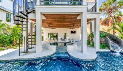 Six-Bedroom Holiday Home