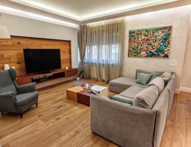 Deluxe Apartment