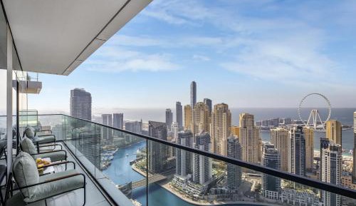 Three-Bedroom Apartment with Marina View