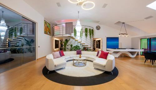 Three-Bedroom Deluxe Apartment