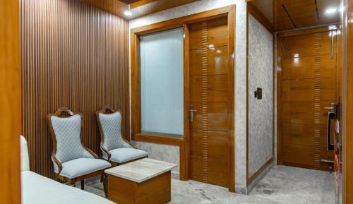One-Bedroom Apartment with Balcony