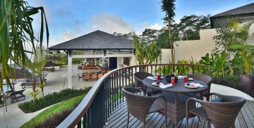Villa with Garden View