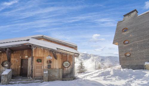 Four-Bedroom Chalet (10 Adults)
