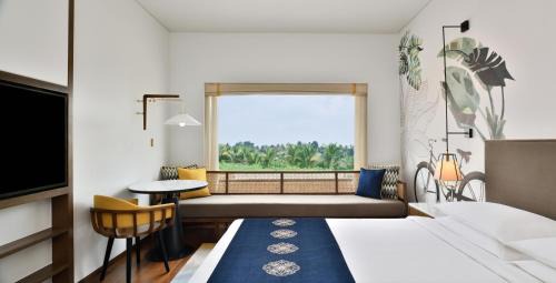 Deluxe King Room, Complimentary Airport Transfers and Tea Tales with Lila from 5pm to 6pm